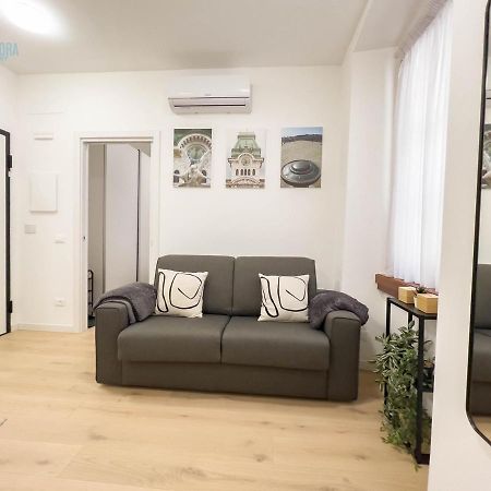 Piazza Della Borsa 3C Tirabora Short Rent Leilighet Trieste Eksteriør bilde