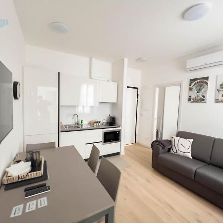 Piazza Della Borsa 3C Tirabora Short Rent Leilighet Trieste Eksteriør bilde