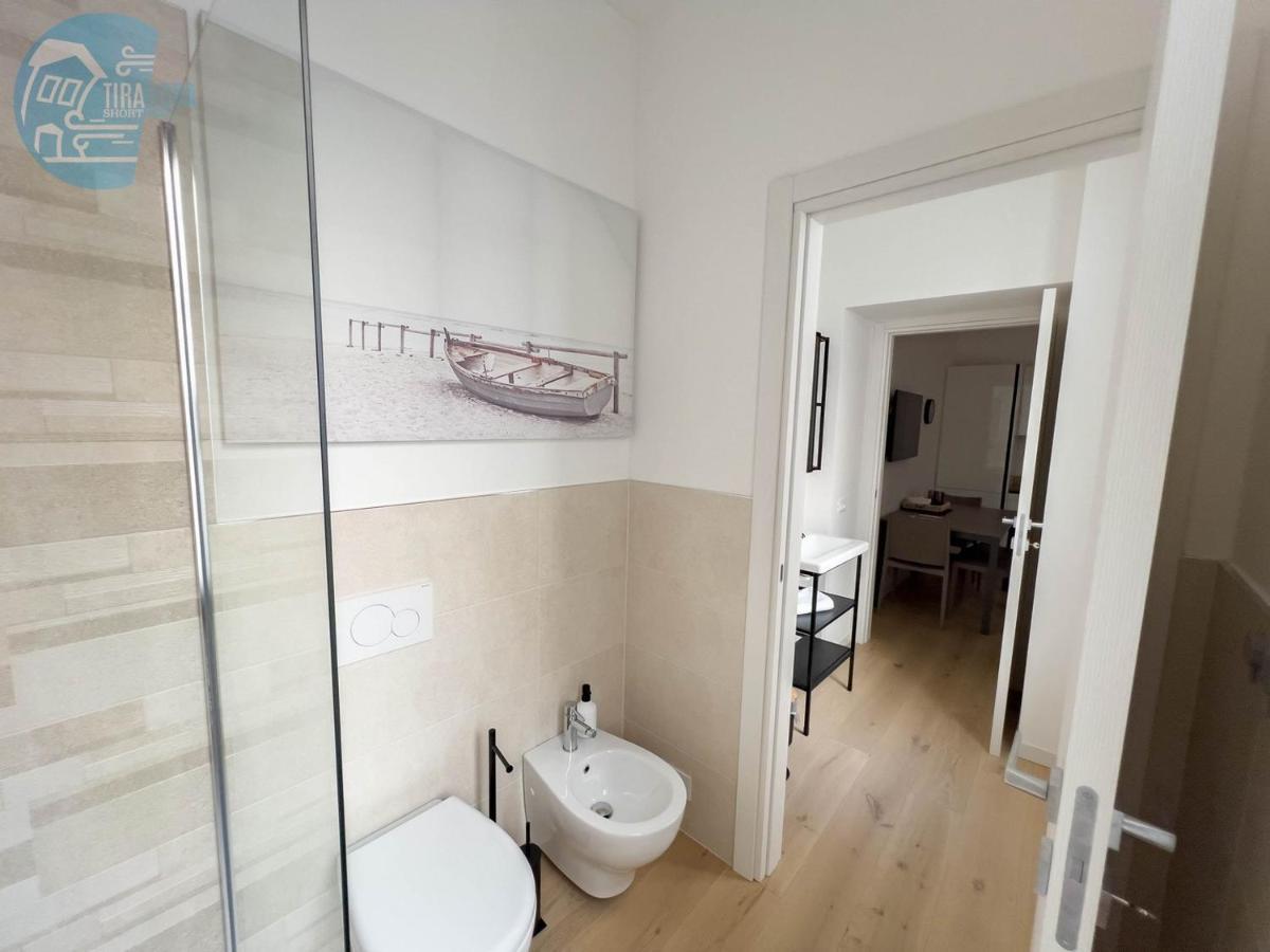 Piazza Della Borsa 3C Tirabora Short Rent Leilighet Trieste Eksteriør bilde