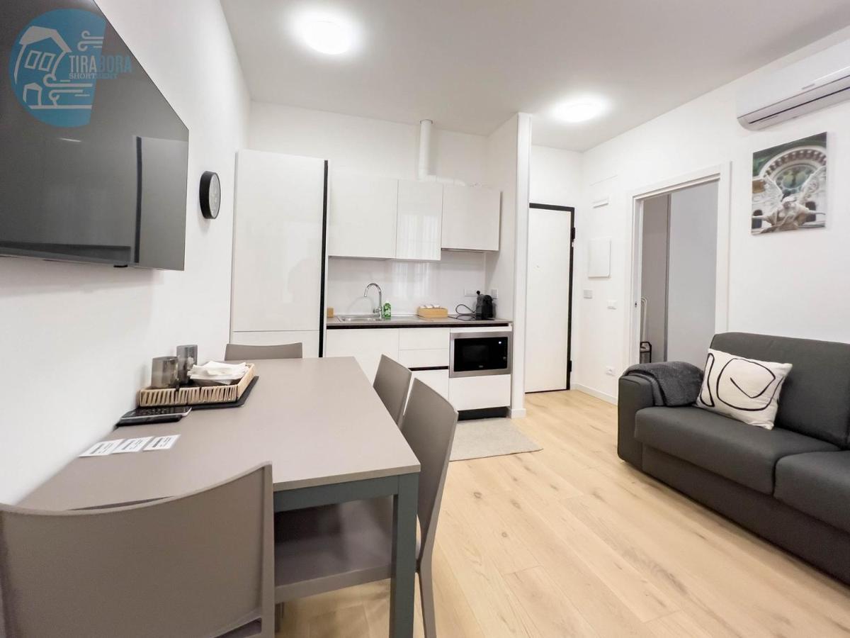 Piazza Della Borsa 3C Tirabora Short Rent Leilighet Trieste Eksteriør bilde