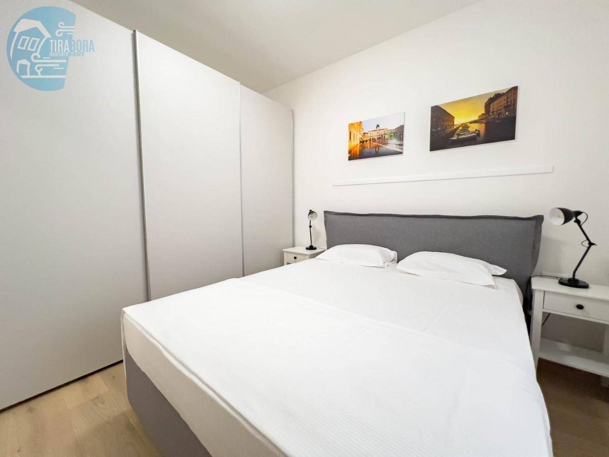 Piazza Della Borsa 3C Tirabora Short Rent Leilighet Trieste Eksteriør bilde