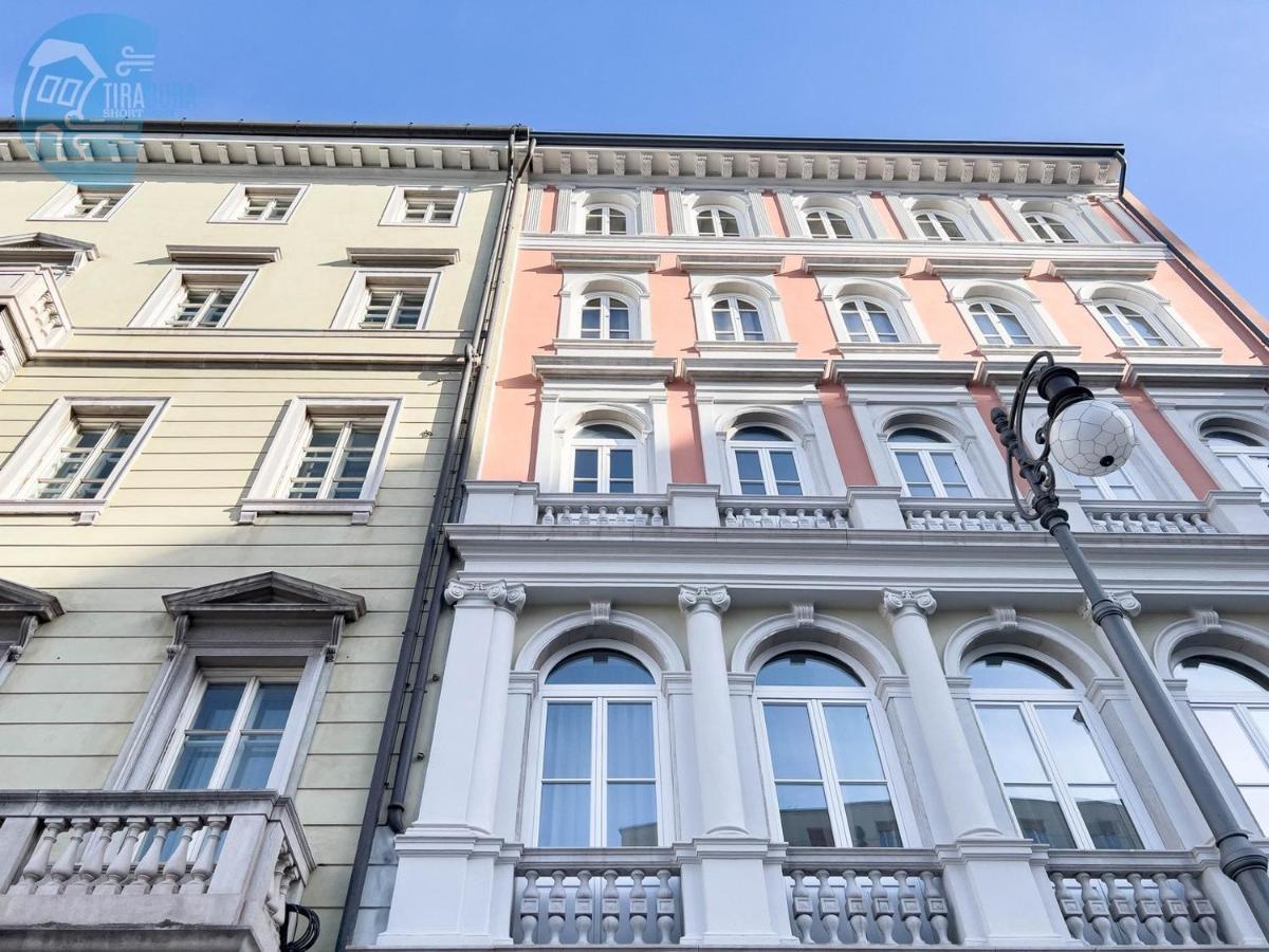 Piazza Della Borsa 3C Tirabora Short Rent Leilighet Trieste Eksteriør bilde